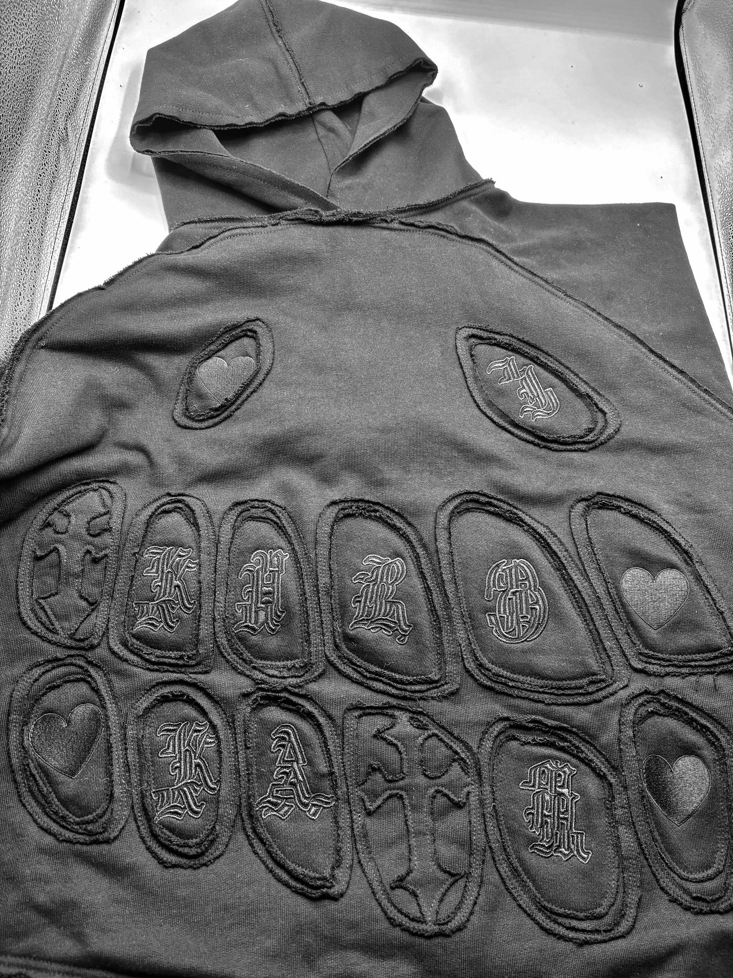 RAW EDGE KUROKAMI FACE HOODIE ONE SIZE